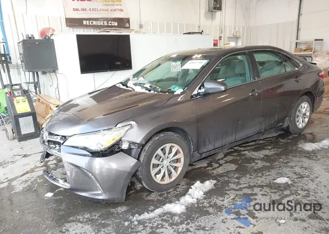 2015 Toyota Camry Le z USA, uszkodzony, nr VIN 4T4BF1FK8FR446776